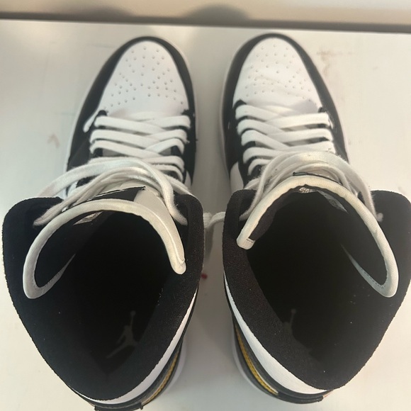 Women’s Air Jordan 1 Red & Yellow Alternate Swoosh - Picture 2 of 8